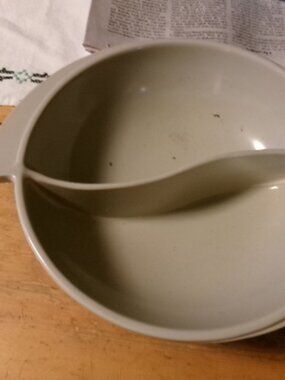 Vtg Boonton Taupe color divided bown NOS never used melmac Boonton USA